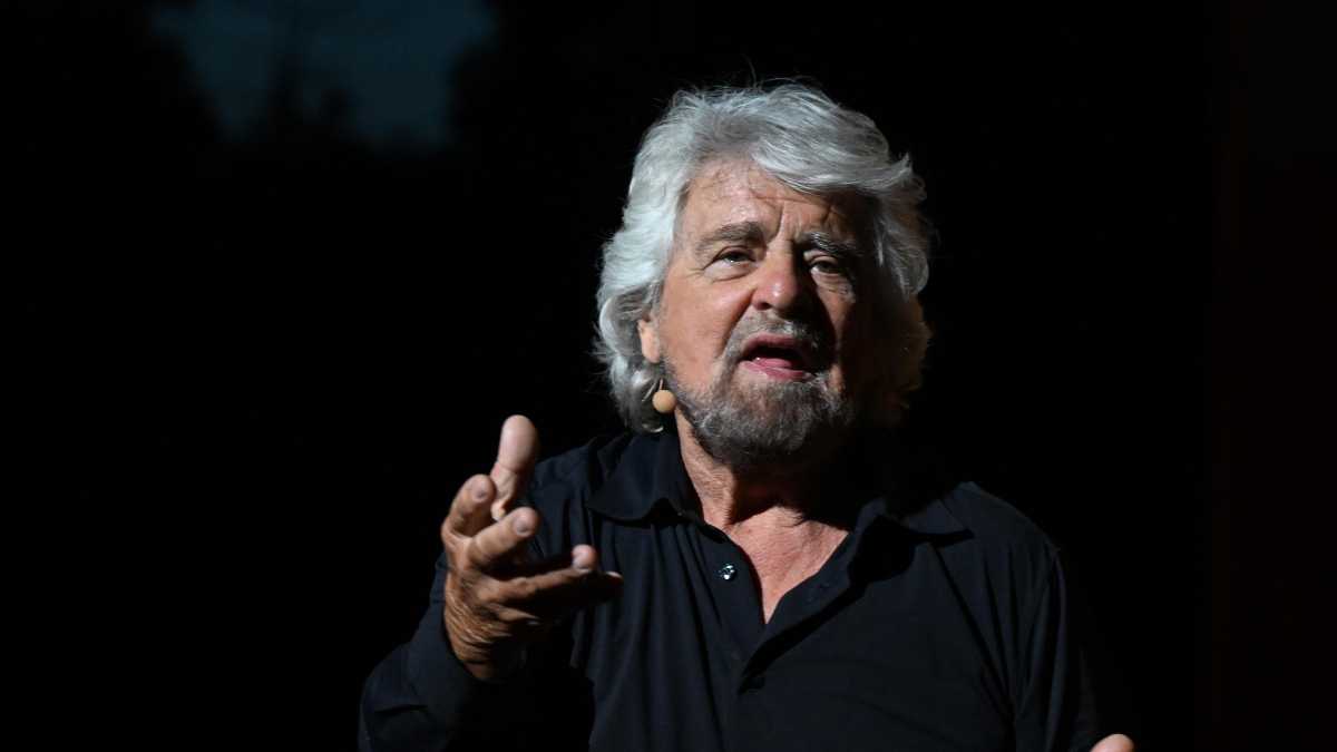 Immagine di Beppe Grillo porta Conte in tribunale per riprendersi il nome e il simbolo del M5s