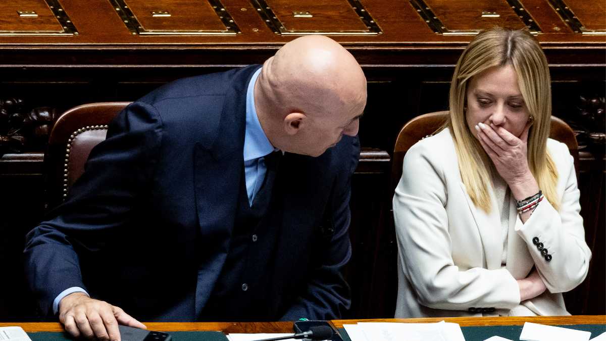 Immagine di Meloni di Sigonella: No a Trump per l'uso della base, ma lo "schiaffo" diventa carezza. L'informativa "dura" della premier