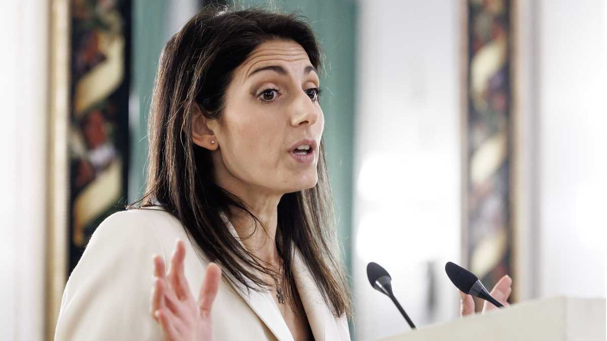 L'insolito attivismo di Virginia Raggi in cerca di (nuova) visibilità. Vedrà Grillo?