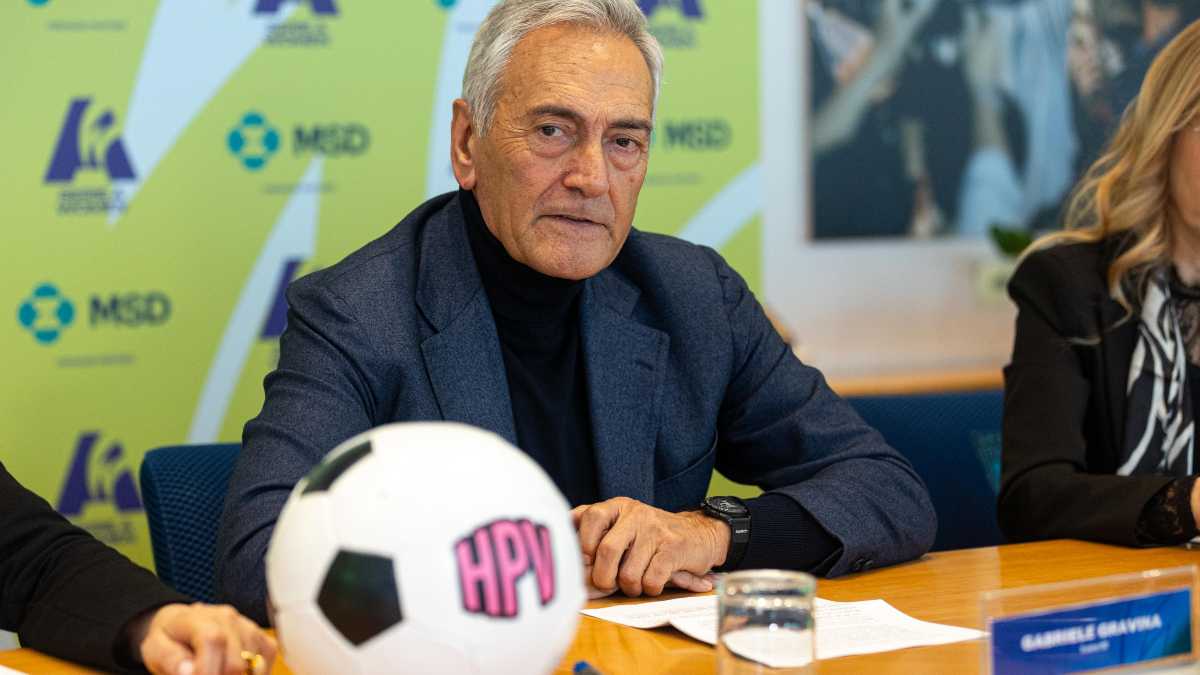 Immagine di Le pressioni di Abodi (e Meloni) su Gravina. Mentre la politica si butta sul pallone. Derby FdI- Lega