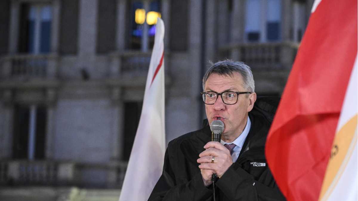 Immagine di Landini firma il contratto sulla scuola e tenta di uscire dall'autoisolamento