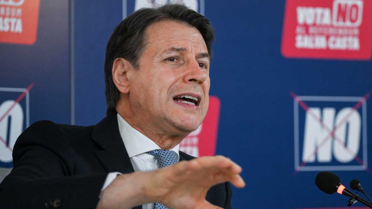 Immagine di Conte a pranzo con l'inviato speciale di Trump. Lui replica "Gli ho detto che la guerra degli Usa è illegale"