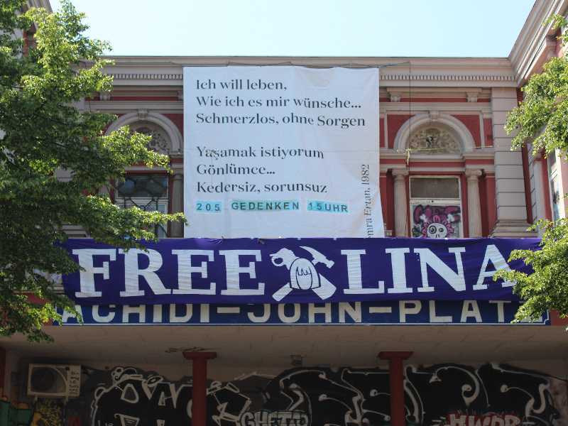 Striscione "Free Lina" ad Amburgo nel 2023 (Google creative commons)