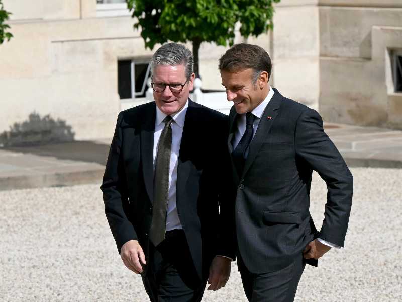Emmanuel Macron e Keir Starmer. Foto LaPresse