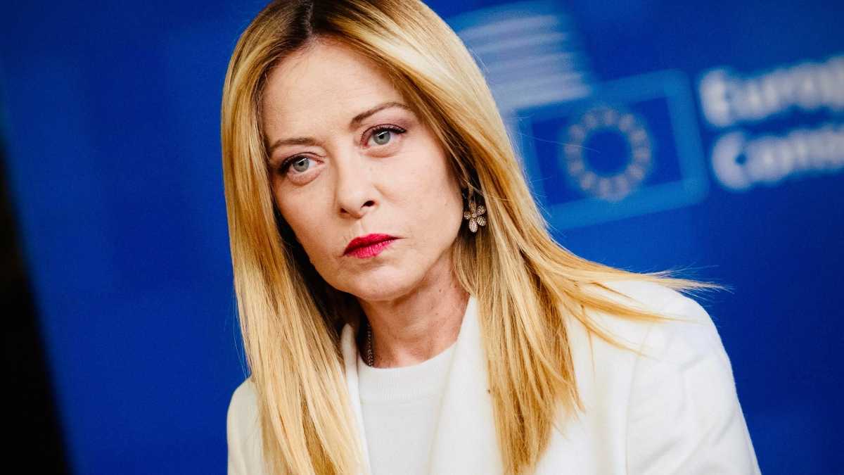 Immagine di Meloni vola nel Golfo a caccia di energia e si allontana da Trump