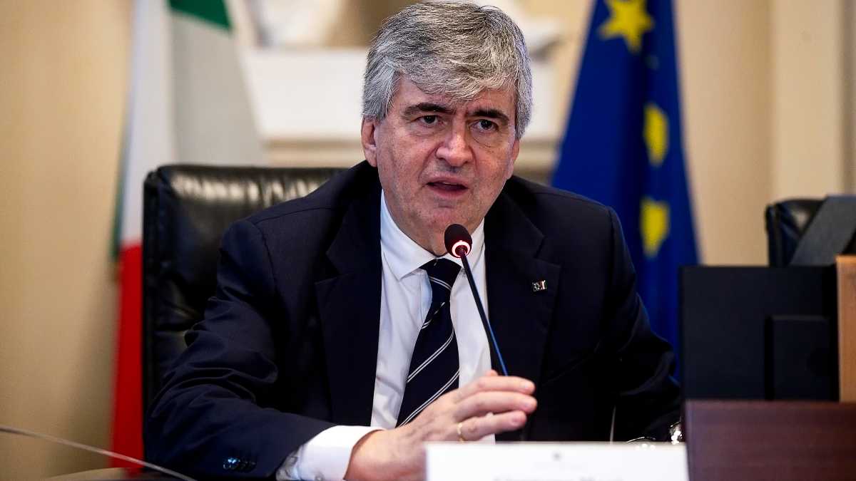 Immagine di Il "Ministretto" sale di grado. Mazzi lascia la Cultura e va al Turismo. Il giuramento al Quirinale