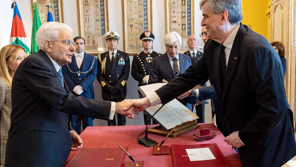 Immagine di Il "Ministretto" sale di grado. Mazzi lascia la Cultura e va al Turismo. Il giuramento al Quirinale