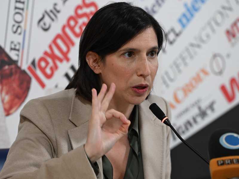 La segretaria del Pd, Elly Schlein, nel corso della conferenza alla sala stampa estera a Roma, 25 marzo 2026.ANSA/MAURIZIO BRAMBATTI