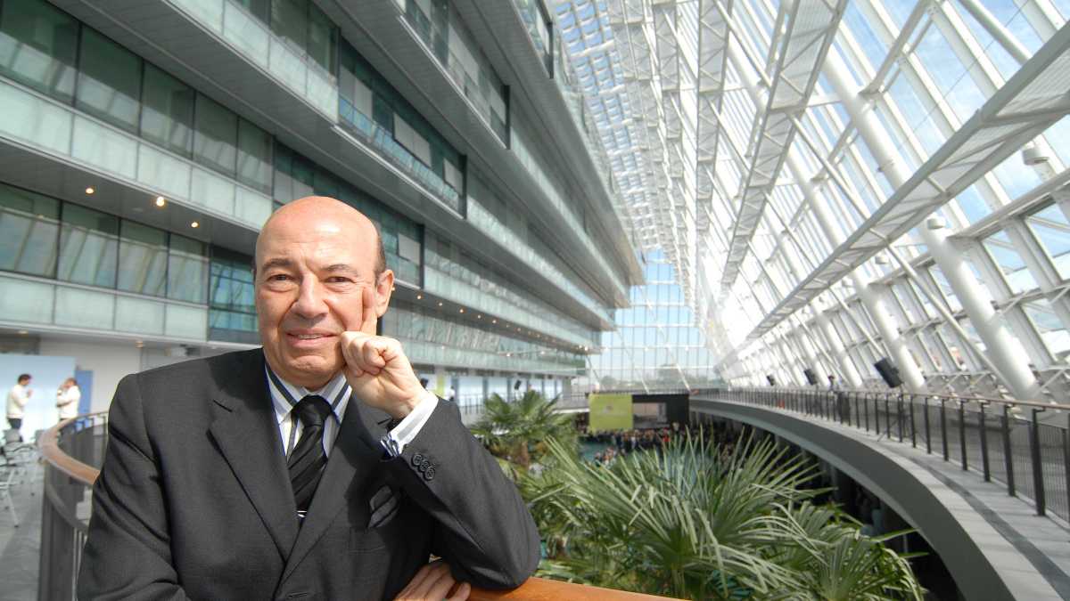 Mondo e poltrone di Emilio Ambasz. Un saggio