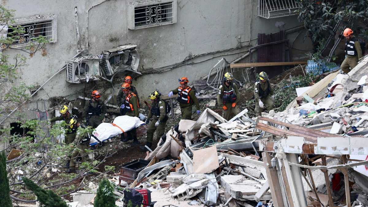 Immagine di Haifa, quattro morti nell'edificio colpito da Teheran. I sopravvissuti: "Non sappiamo dove tornare"