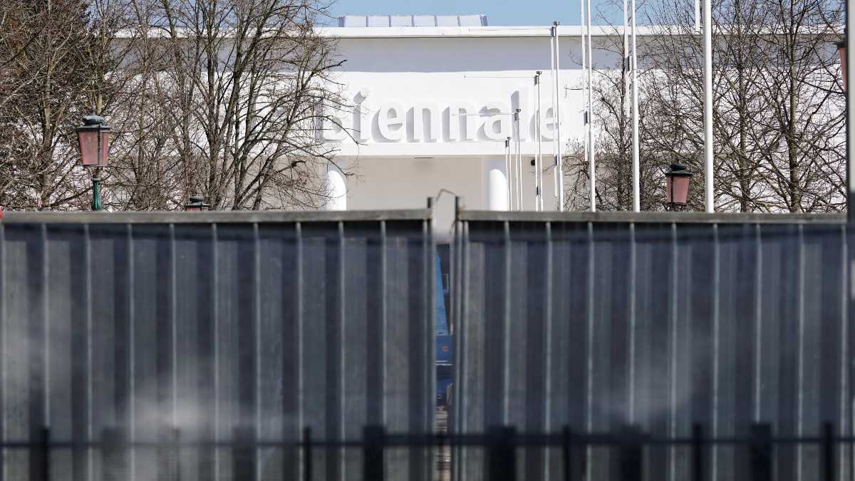 Immagine di Se ci sta a cuore il confronto artistico, alla Biennale facciamoci da parte noi