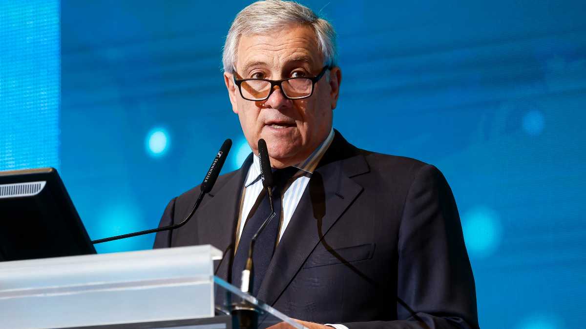 Immagine di La tela di Tajani. Prende tempo con Marina B. e media con Letta. Dall’Abruzzo al nord cresce il malcontento in FI