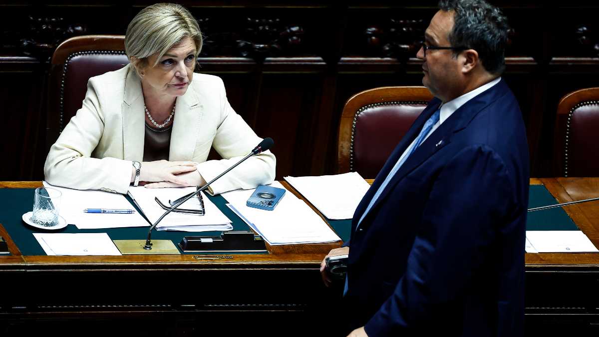 Immagine di Cgil, Cisl, Uil e Confindustria contro il governo sul nuovo intervento sul lavoro. Calderone vs Durigon