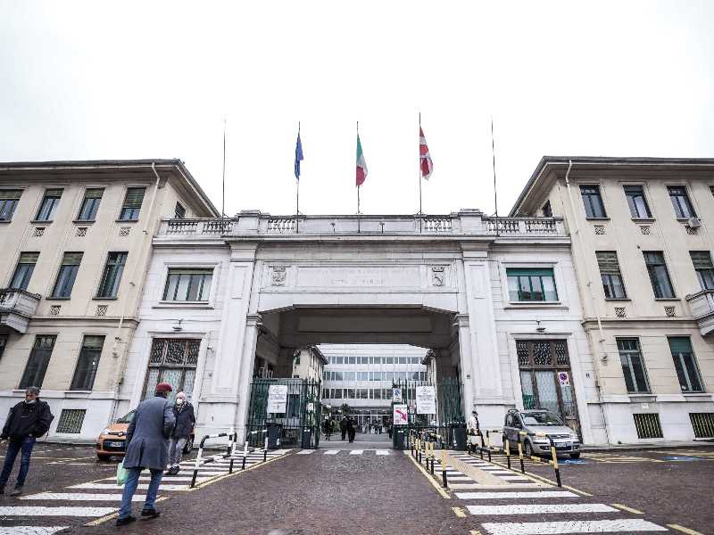 L'ingresso del pronto soccorso dell'ospedale Molinette di Torino. Foto Ansa