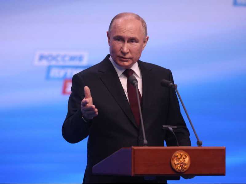 Il presidente russo Vladimir Putin durante un discorso a Mosca per le elezioni politiche del 2024 (foto Getty Images)