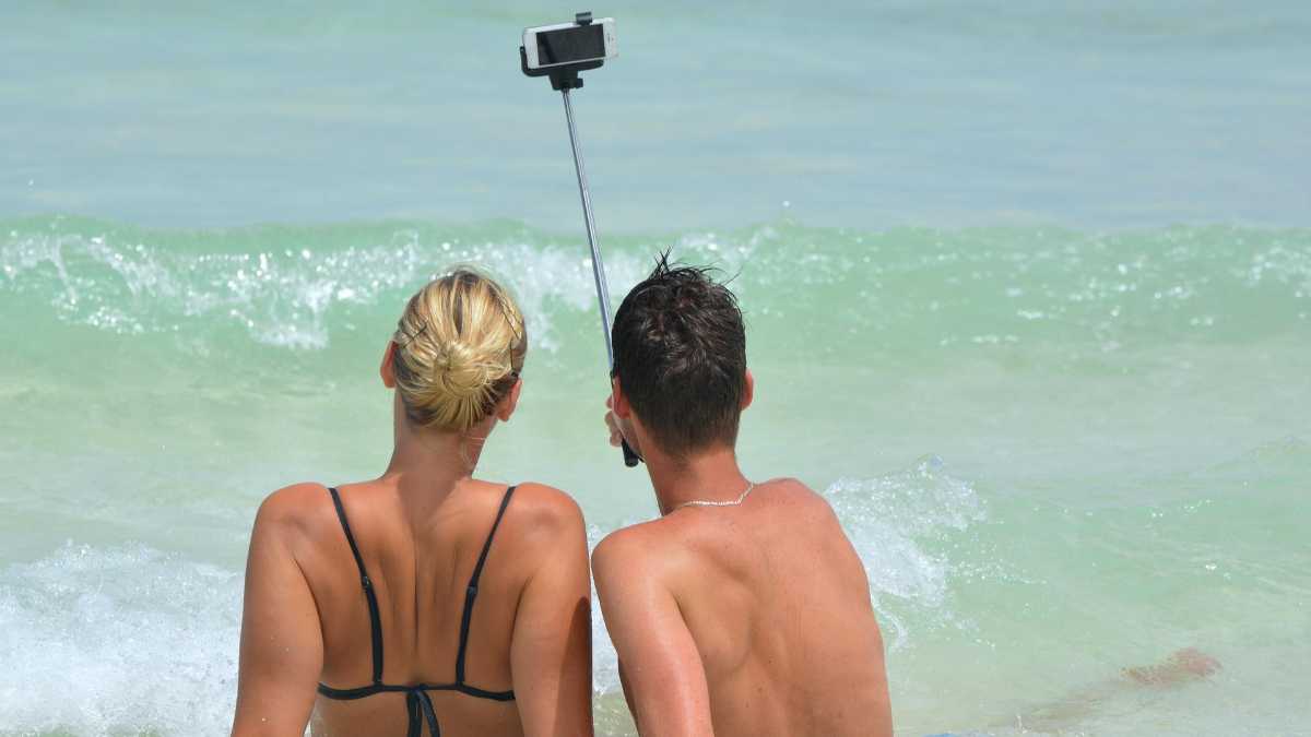 Immagine di Travolti dall’urgenza della perenne ostentazione