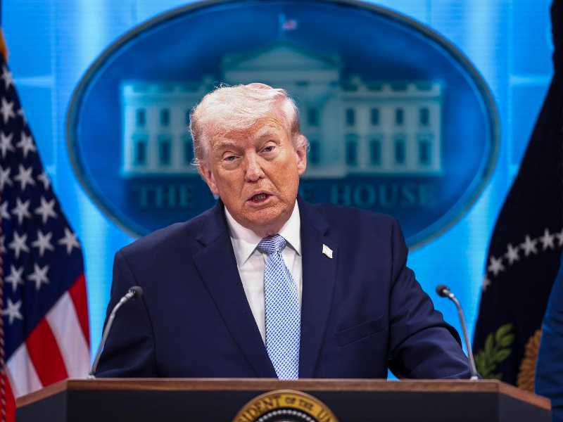 epa12872230 US President Donald Trump briefs the media on Iran from the White House in Washington, DC, USA, 06 April 2026. EPA/JIM LO SCALZO