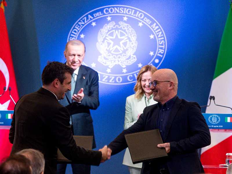 L'amministratore delegato di Leonardo Roberto Cingolani durante lo scambio del Memorandum d'Intesa al IV Vertice Italia-Turchia, Roma, 29 aprile 2025.