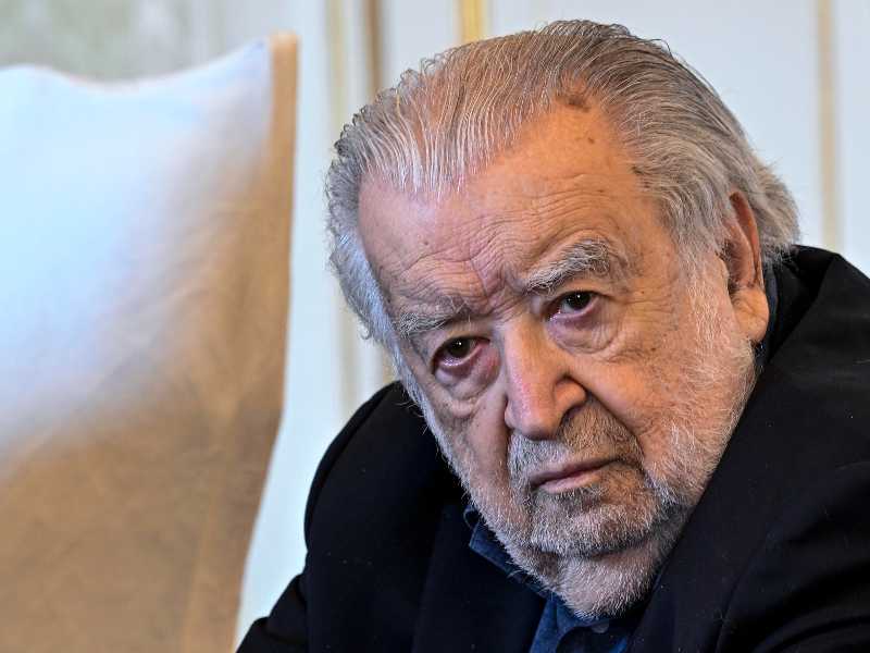 Il regista Pupi Avati partecipa nella sede della prefettura all'insediamento del comitato ' Neapolis 2055' istituito per le celebrazioni dei 2500 anni dalla fondazione dell'antica Neapolis. Del comitato fa parte anche l'ex ministro Gennaro Sangiuliano assente oggi per motivi di salute,  4 febbraio 2025 ANSA  / CIRO FUSCO