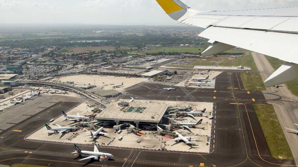 Immagine di Altroché Hormuz, l'Italia si ferma da sola. Un weekend senza aerei e treni