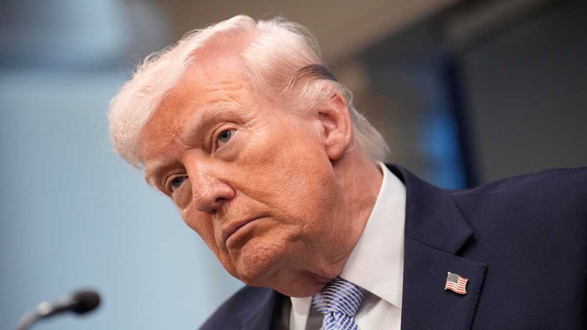 Immagine di Trump contro gli influencer Maga. La resa dei conti tra complottisti