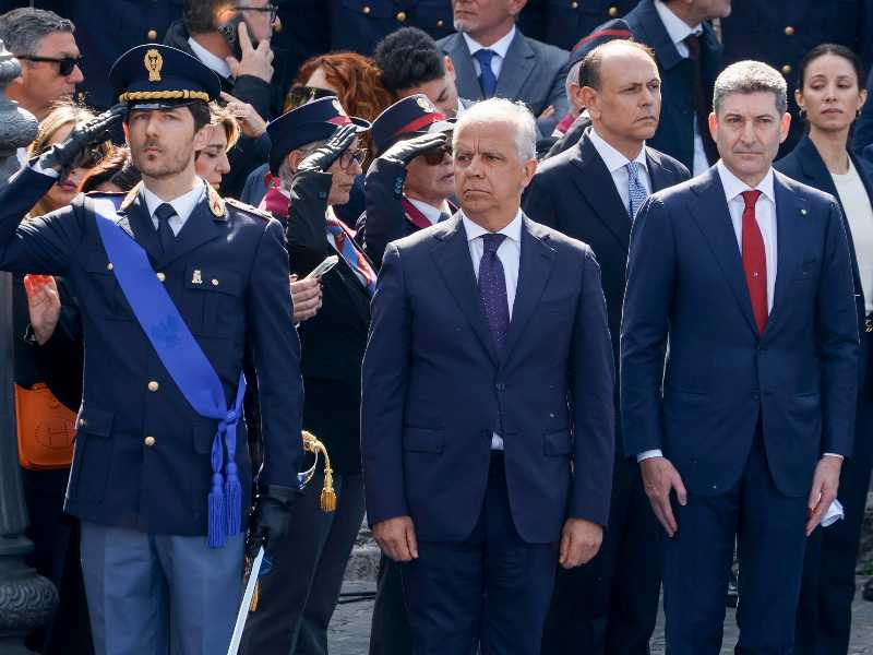 Il ministro dell’interno Matteo Piantedosi (C) durante le celebrazioni del 174esimo anniversario della fondazione della Polizia di Stato, Piazza del Popolo, Roma 10 aprile 2026. ANSA/FABIO FRUSTACI