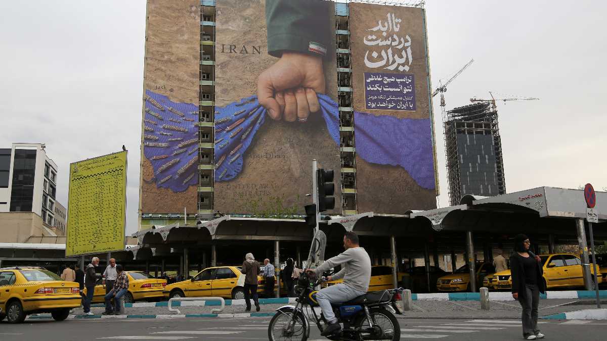 Immagine di Trump punta alle casse del regime. Oltre lo Stretto ci sono nuovi contatti con Teheran