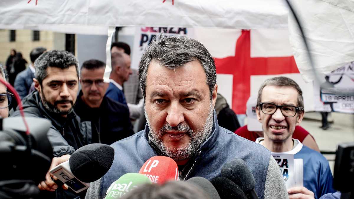 Immagine di Al summit dei Patrioti Salvini punta su Bardella e lancia ultimatum all’Ue. Lega fredda sulla remigrazione