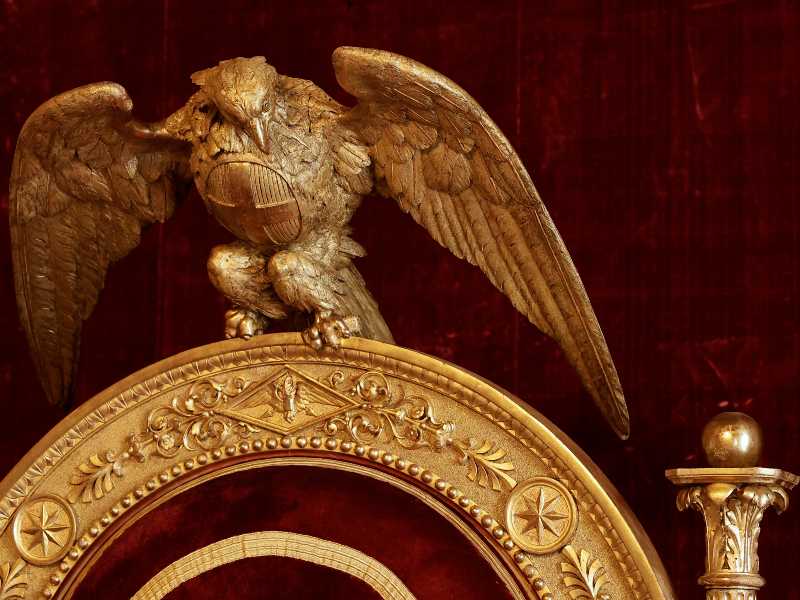Sabaudo e non borbonico, torna dopo sedici mesi nella sua sala il trono del Palazzo Reale di Napoli, restaurato e con un nuovo certificato di nascita 'slittato' di 30 anni, 10 febbraio 2026. Foto Ansa