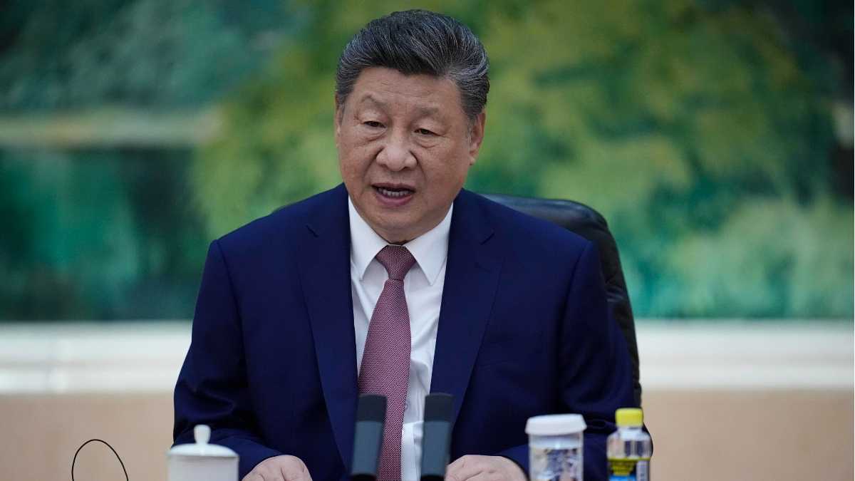 Immagine di Xi Jinping, dal rosso al porpora
