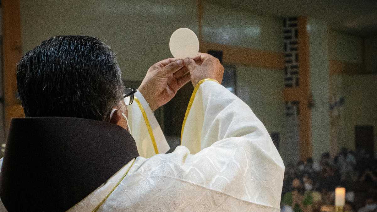 I partigiani di Arcore sono contro l'eucaristia