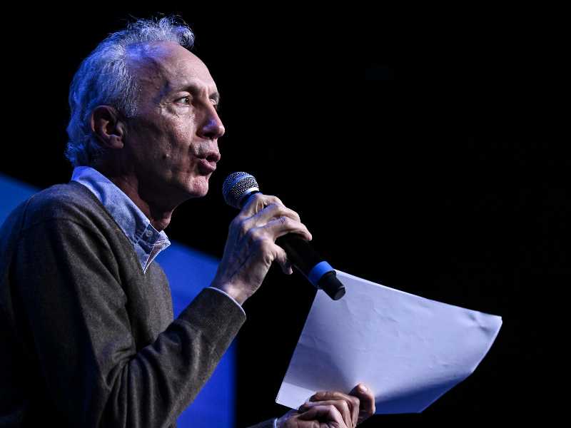 Il direttore del Fatto Quotidiano, Marco Travaglio, durante la chiusura della campagna del Movimento 5 Stelle per il No al referendum costituzionale sulla giustizia,, Roma, 20 marzo 2026. ANSA/RICCARDO ANTIMIANI