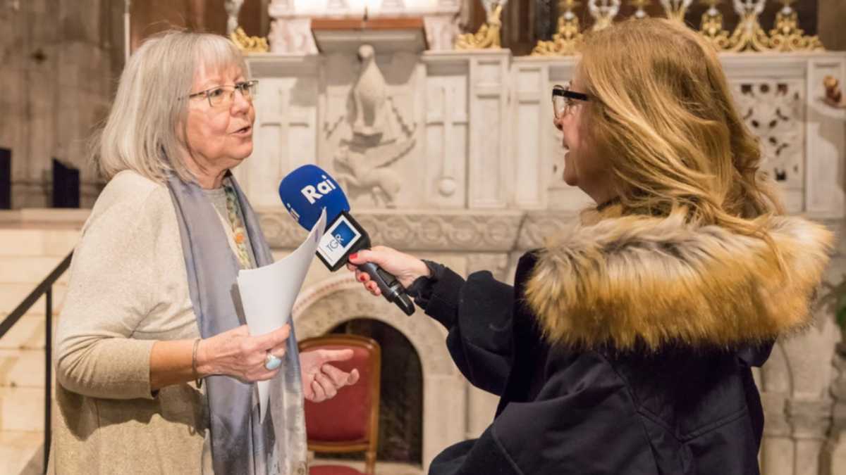 Immagine di La bicicletta, la poesia, l'amore. Vivian Lamarque compie 80 anni