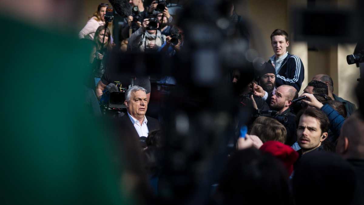 Immagine di Orbán lascia la sedia vuota nell’Ue e boicotta il prestito a Kyiv
