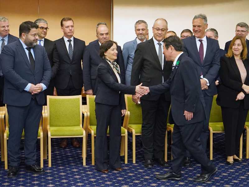 La delegazione Nato a Tokyo con il ministro Motegi (foto Twitter)