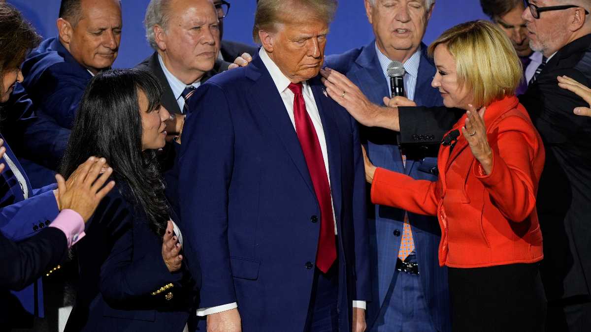 Immagine di Il Papa chiude la polemica, Trump legge la Bibbia. Durerà la tregua?