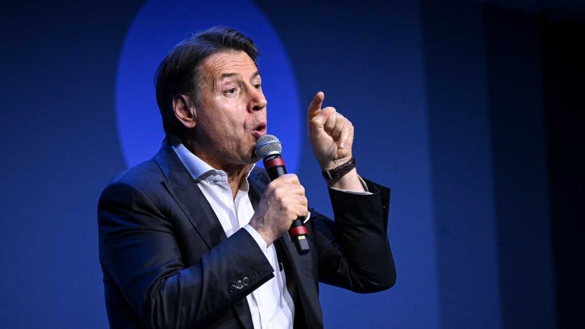 Immagine di Conte: “Meloni sta mettendo in imbarazzo Mattarella sul decreto sicurezza”