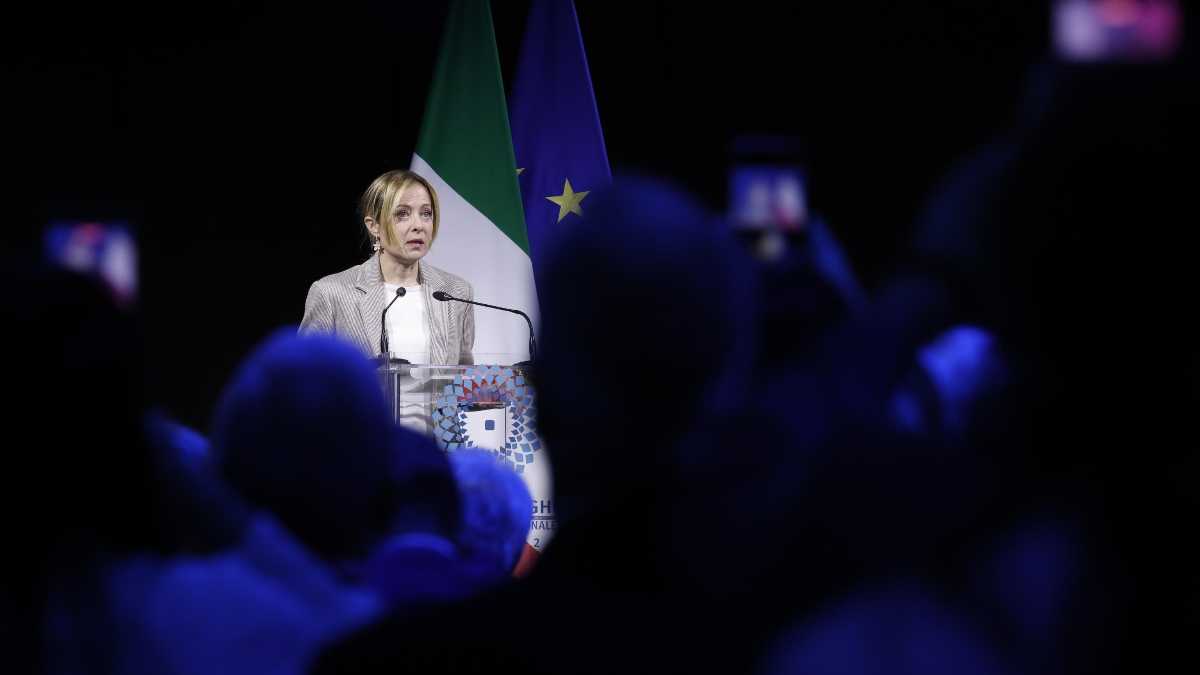 Immagine di Assedio e guai. La caduta dell’impero romanesco di Meloni