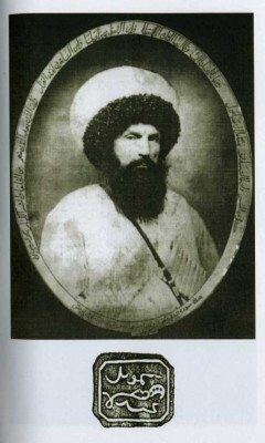 La prima guerra del Caucaso esplode all&rsquo;inizio dell&rsquo;Ottocento, quando lo zar Alessandro I decide di annettere la regione al suo impero. Il capo della resistenza &egrave; l&rsquo;imam Shamil, costretto alla resa nel 1859.