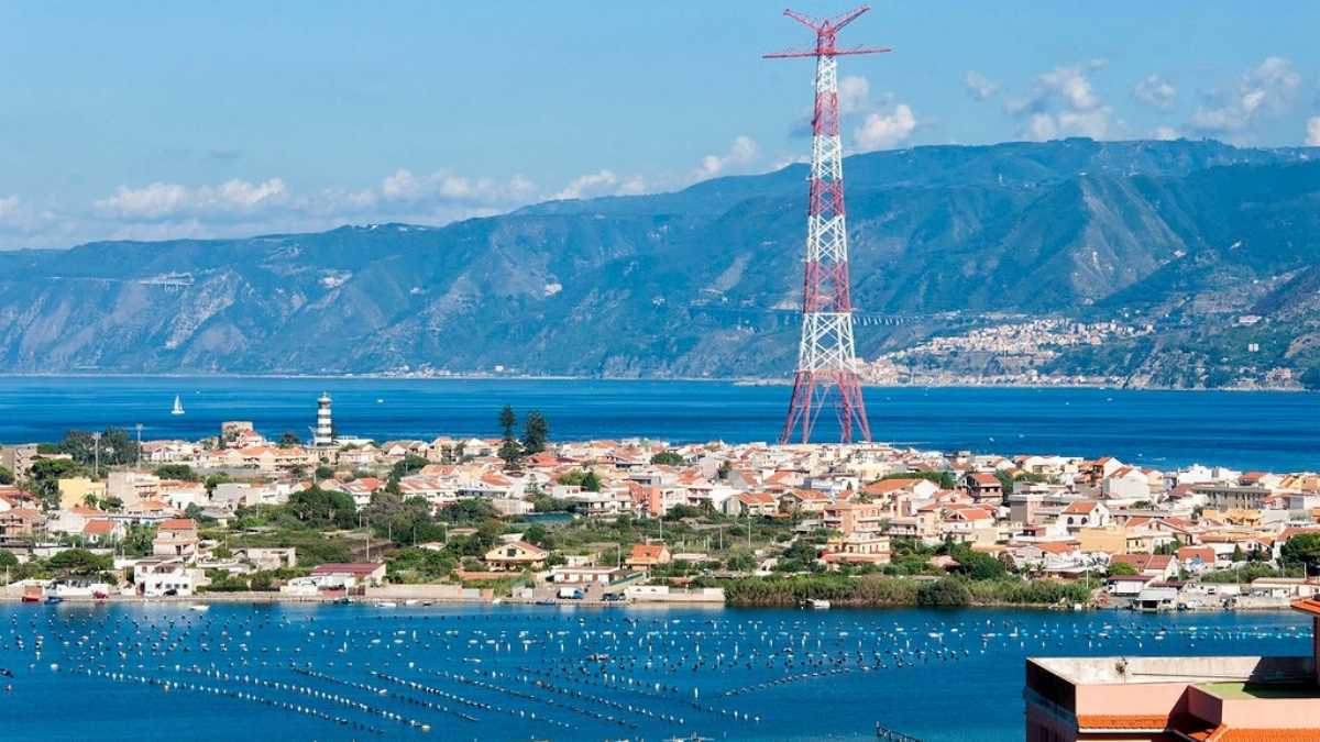 Immagine di Da Hormuz a Messina: "Blocchiamo lo Stretto. Meloni ci ignora", dicono gli armatori siciliani