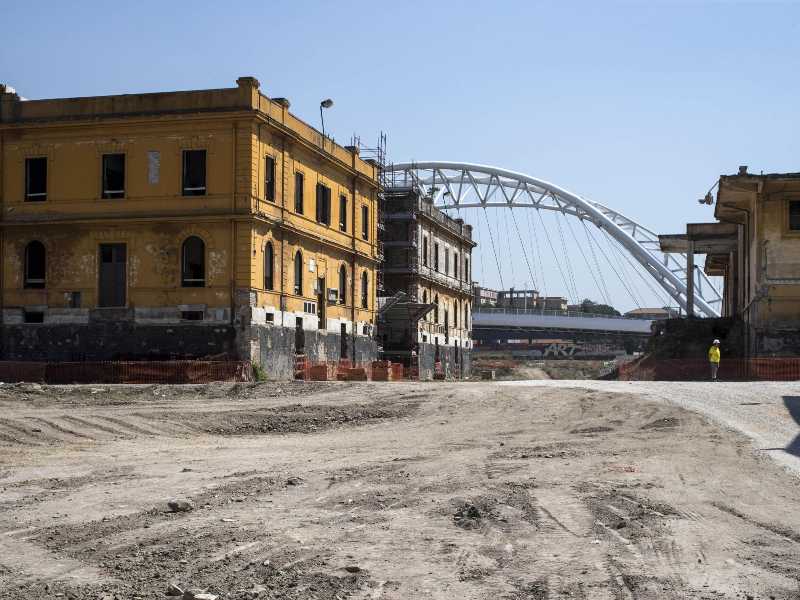 Gli ex Mercati Generali al quartiere Ostiense a Roma (foto ANSA/MASSIMO PERCOSSI)
