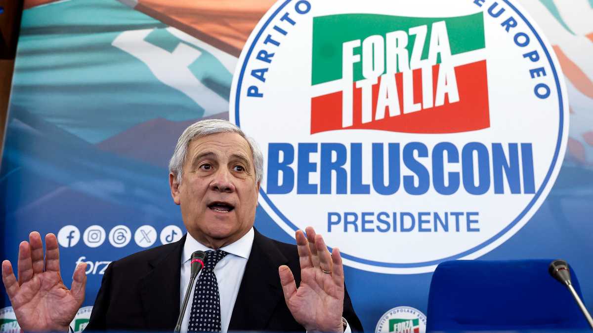 Immagine di Tajani cerca il rilancio coi big del Ppe. Ma il suo problema è la Sicilia
