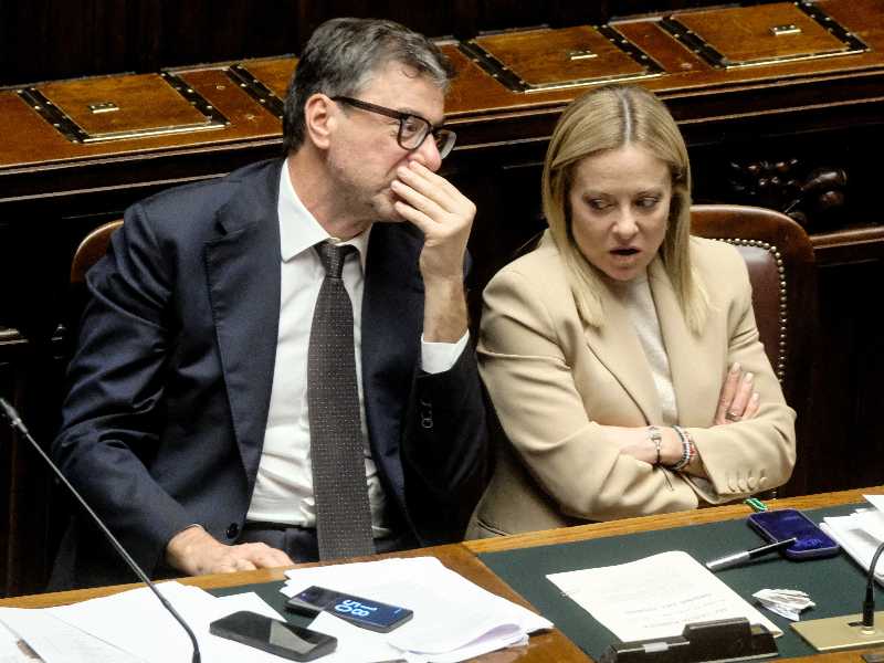 Il ,inistro dell’economia Giancarlo Giorgetti e la presidente del Consiglio Giorgia Meloni (fhoto di Mauro Scrobogna per LaPresse)