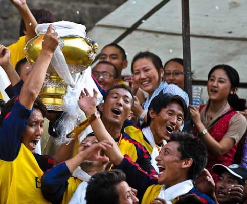 I giocatori del Potala festeggiano la vittoria del campionato