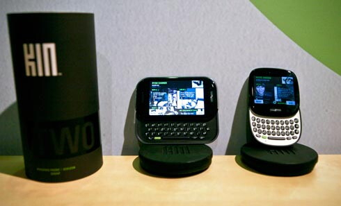 La linea di telefoni cellulari kin della Microsoft &egrave; stata interrotta appena sei settimane dopo il lancio, senza rivelare il numero di dispositivi venduti. Tra le probabili cause dell'insuccesso il prezzo elevato.
