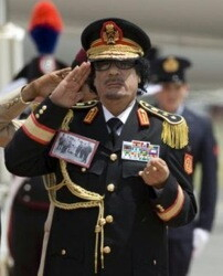 Gheddafi al suo arrivo in Italia