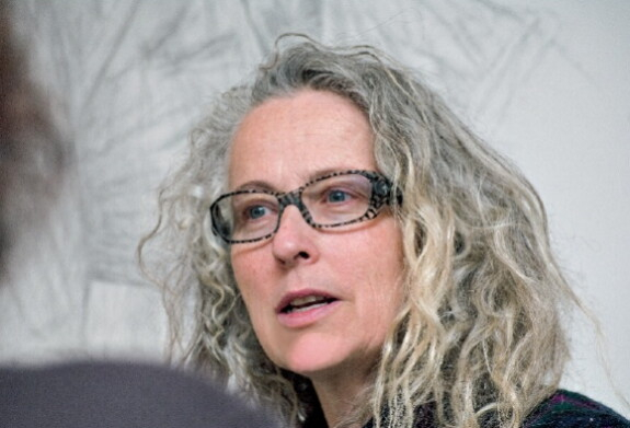 Dagli anni ottanta Kiki Smith indaga il tema dell&rsquo;identit&agrave; femminile all&rsquo;interno di un mondo i cui codici sono stati a lungo basati sulla separazione tra i generi