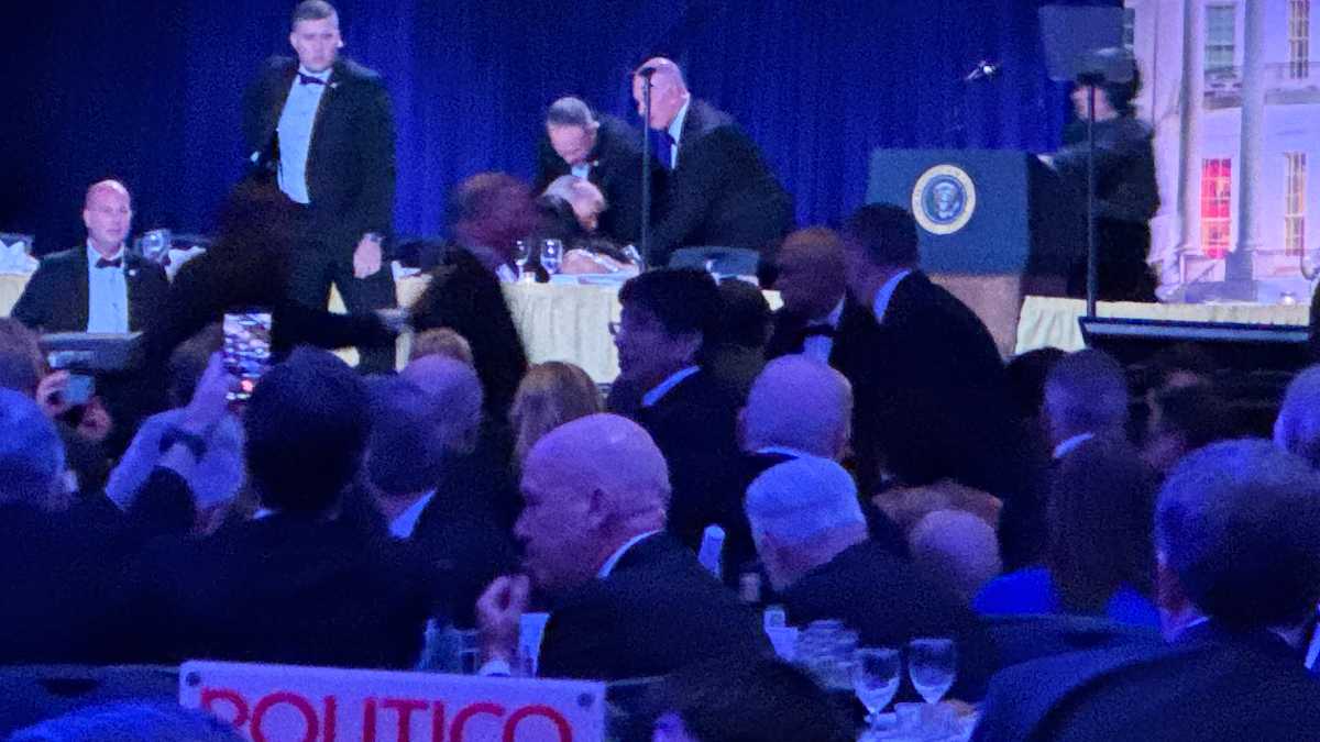 Immagine di Sparatoria alla cena di Trump con i corrispondenti. Cosa è successo