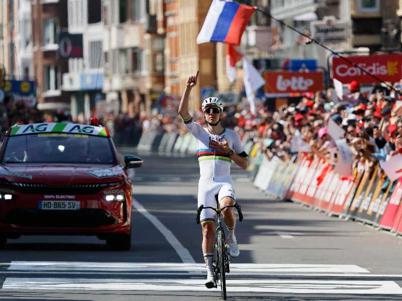 La vittoria di Tadej Pogacar a Liegi (foto di Geert Vanden Wijngaert per AP Photo via LaPresse)