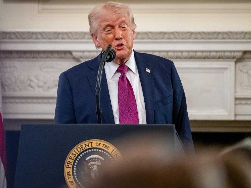 epa12905631 US President Donald Trump speaks in the State Dining Room of the White House in Washington, DC, USA, 21 April 2026. The event honors over 100 National Collegiate Athletic Association (NCAA) national champions from various sports and universities.  EPA/DANIEL HEUER / POOL